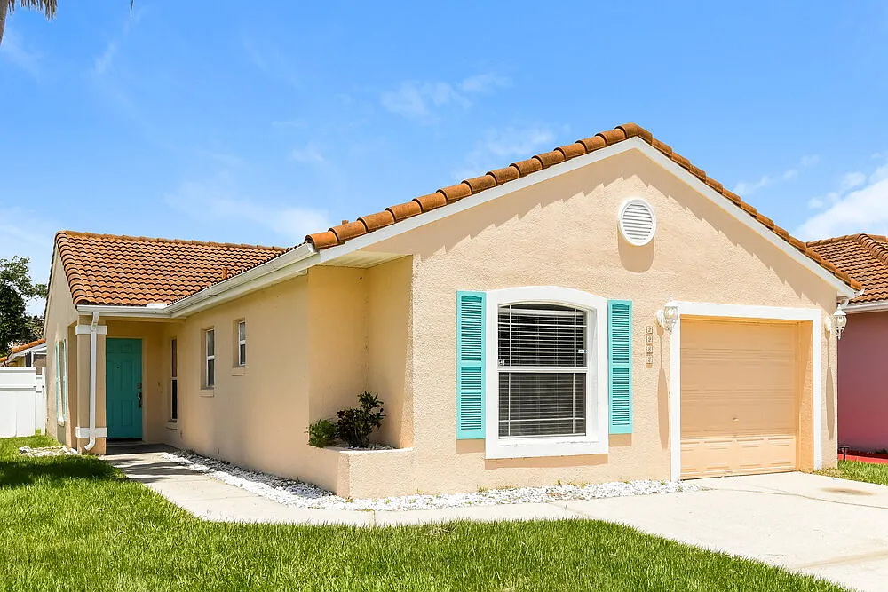 3 bed, 2.0 bath, 1102 sqft, $1,860 — Photo 3