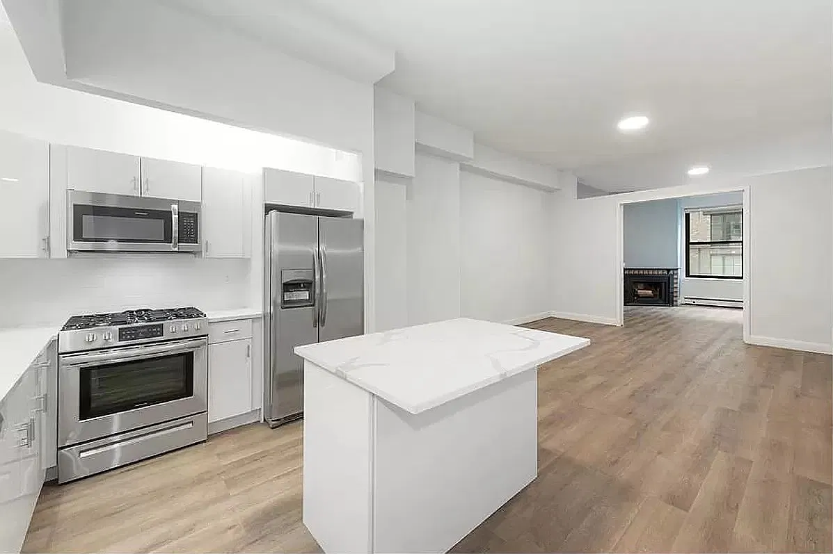 529 West 42nd Street — Photo 1