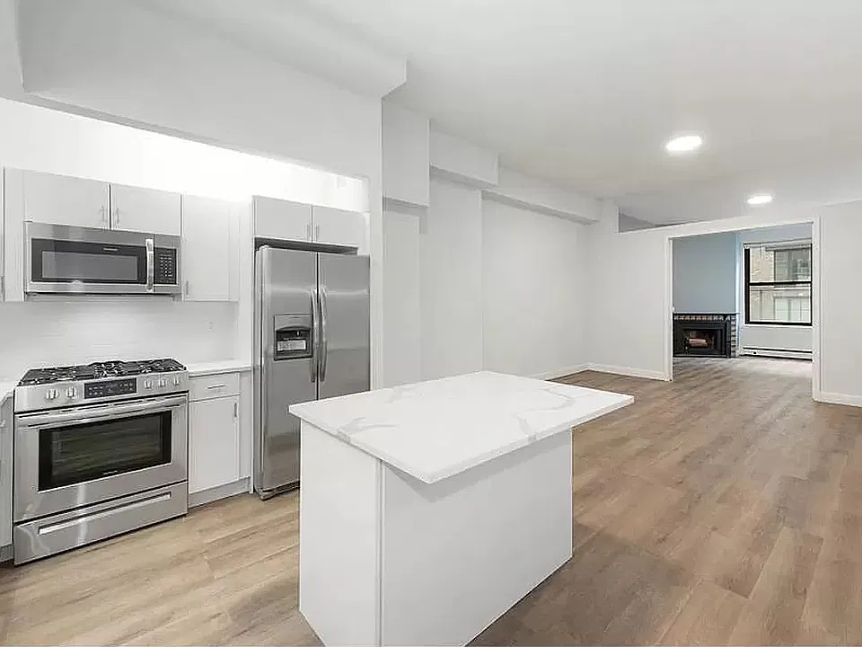 529 W 42nd St #6J