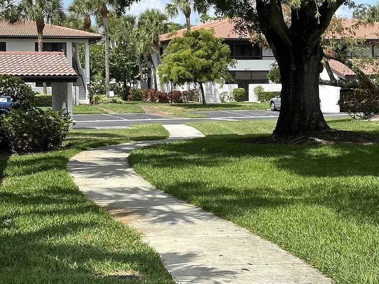 El Conquistador Pkwy — Photo 3