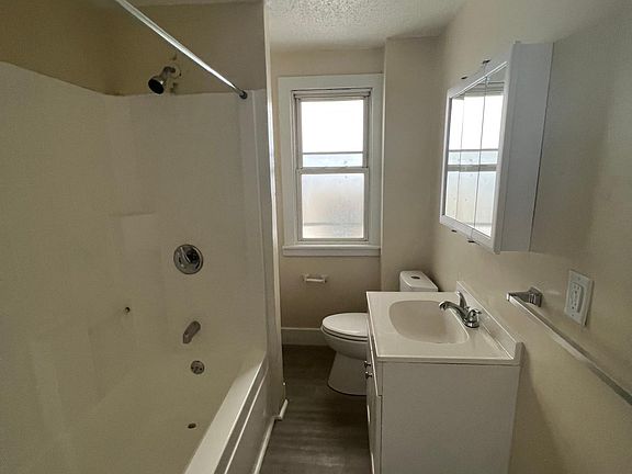 4th image of 842 Congress Ave #1