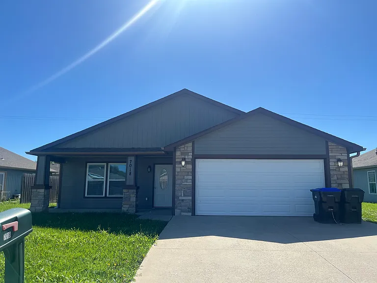 7018 SW Wheatfield Ln — Photo 1