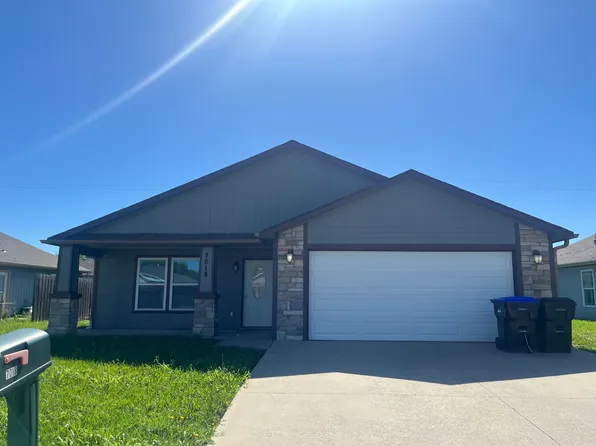 7018 SW Wheatfield Ln, Topeka, KS 66619