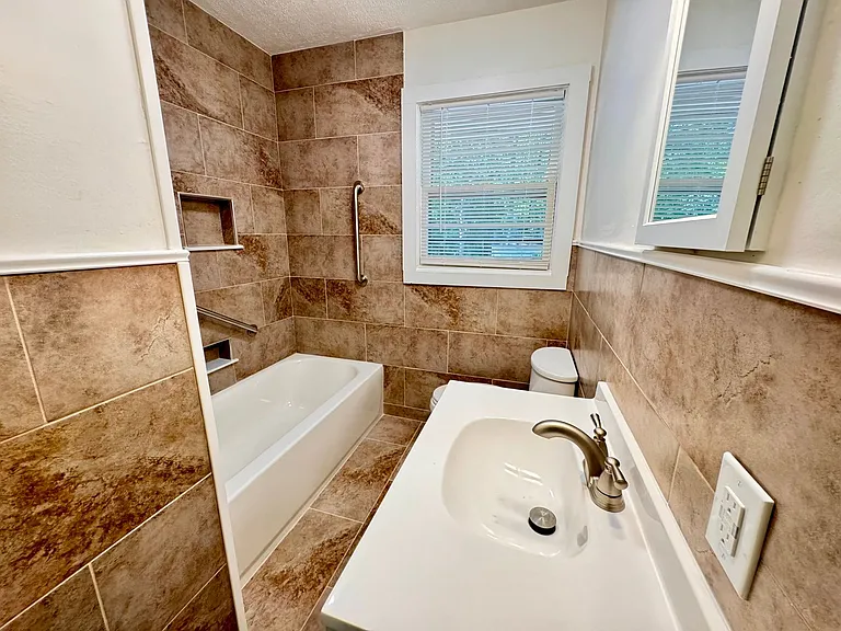804 E Northington St — Photo 8