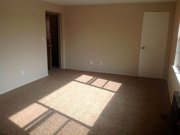 3rd image of 2525 W Wardcliffe Dr APT E