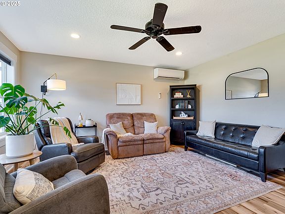 5th image of 179 W Christy Ct