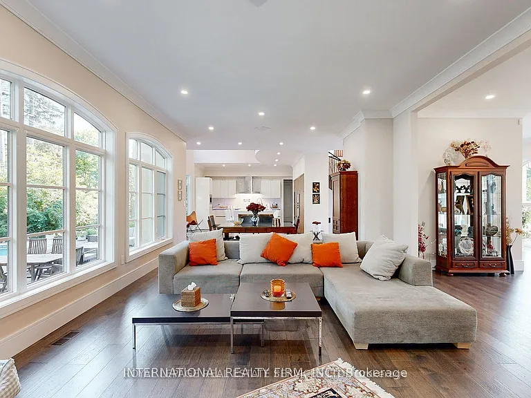 1286 Cambridge Dr — Photo 5