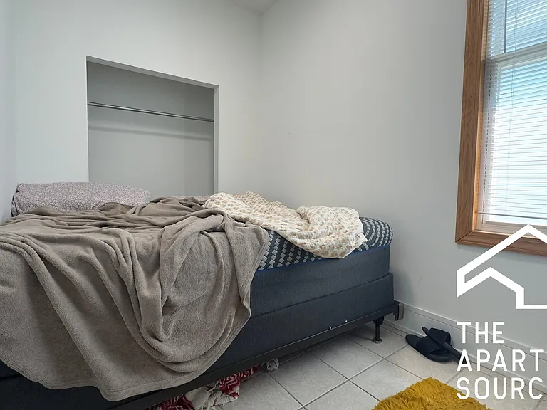 1634 N Whipple St #T — Photo 7
