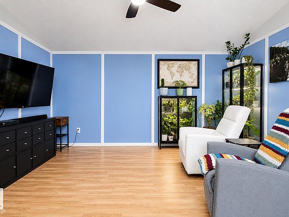3rd image of 1036 Lakeland Cres