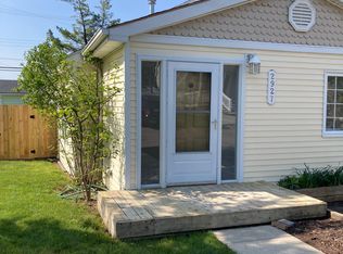2927 Glenbroke St, Keego Harbor, MI 48320