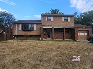 2 School Dr, Parlin, NJ 08859