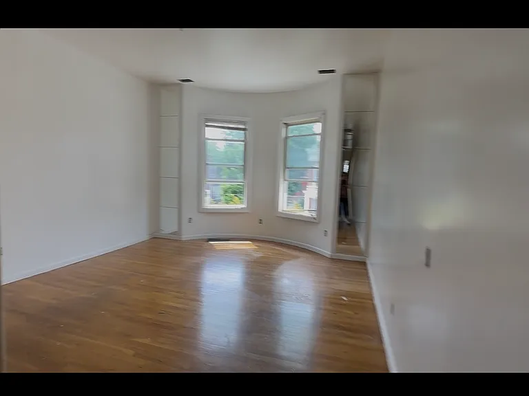 Gleason Ave — Photo 1