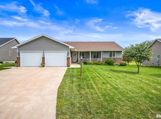 615 Brendalyn Dr, Mackinaw, IL