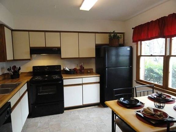 Eat-in Kitchen