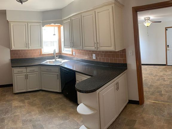 Eat-In Kitchen