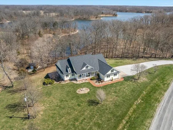 28360 Quarton Rd, Palmyra, IL 62674