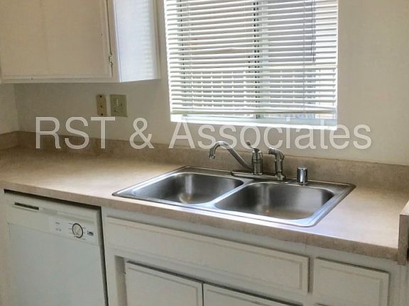 5th image of 1616 Barry Ave APT 104