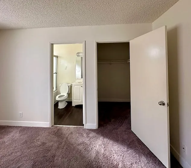 6451 Kester Ave — Photo 11