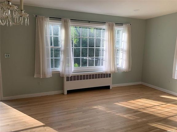 3rd image of 20 Peacock Ln