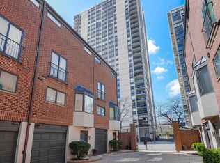 1346 N Sutton Pl, Chicago, IL 60610