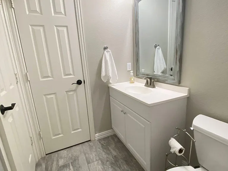 2125 Columbia Dr — Photo 32