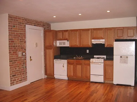 Rented by PMG Real Estate  | media 35