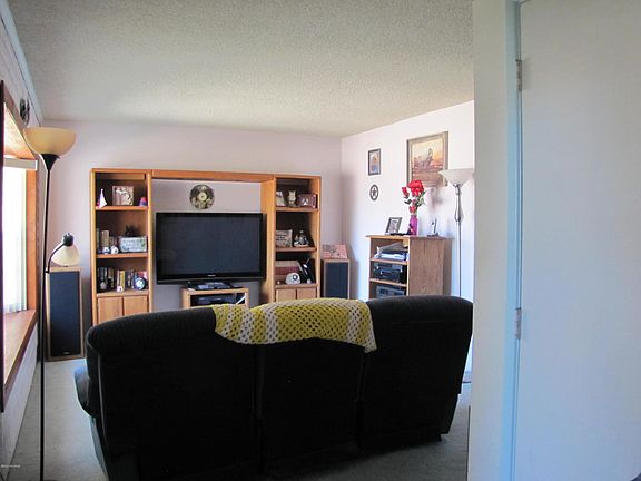 3rd image of 1212 E Klassen Ct