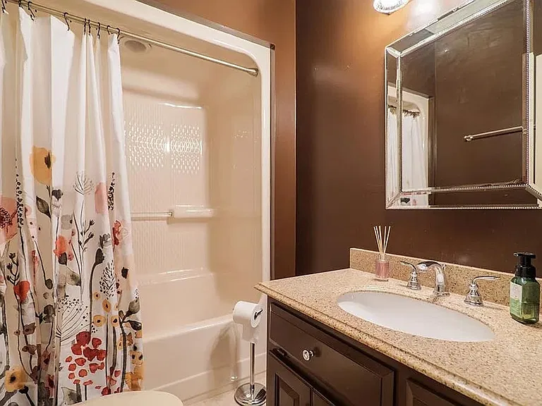 1009 Williamsburg Dr — Photo 15