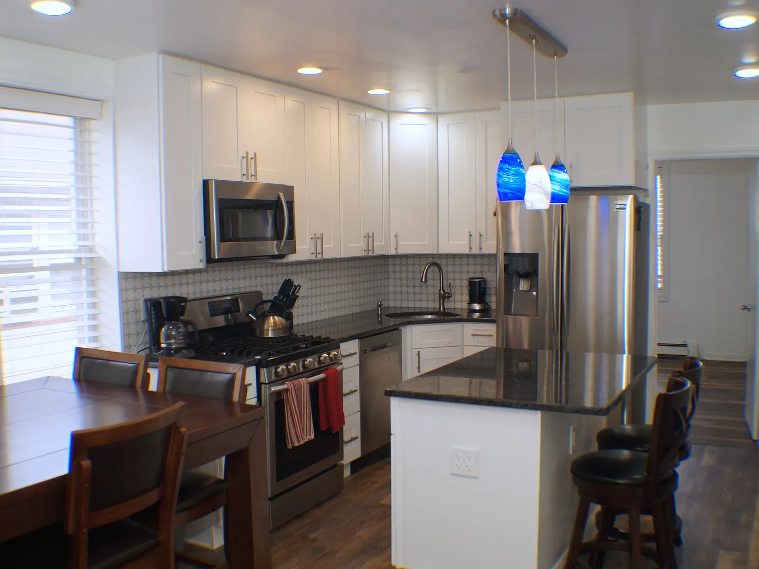 1 bed, 1800 sqft, $1,200 — Photo 3
