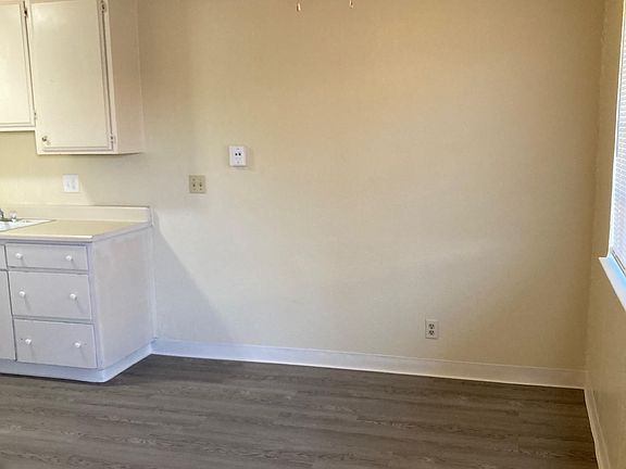 3rd image of 208 E Vine St APT 3B