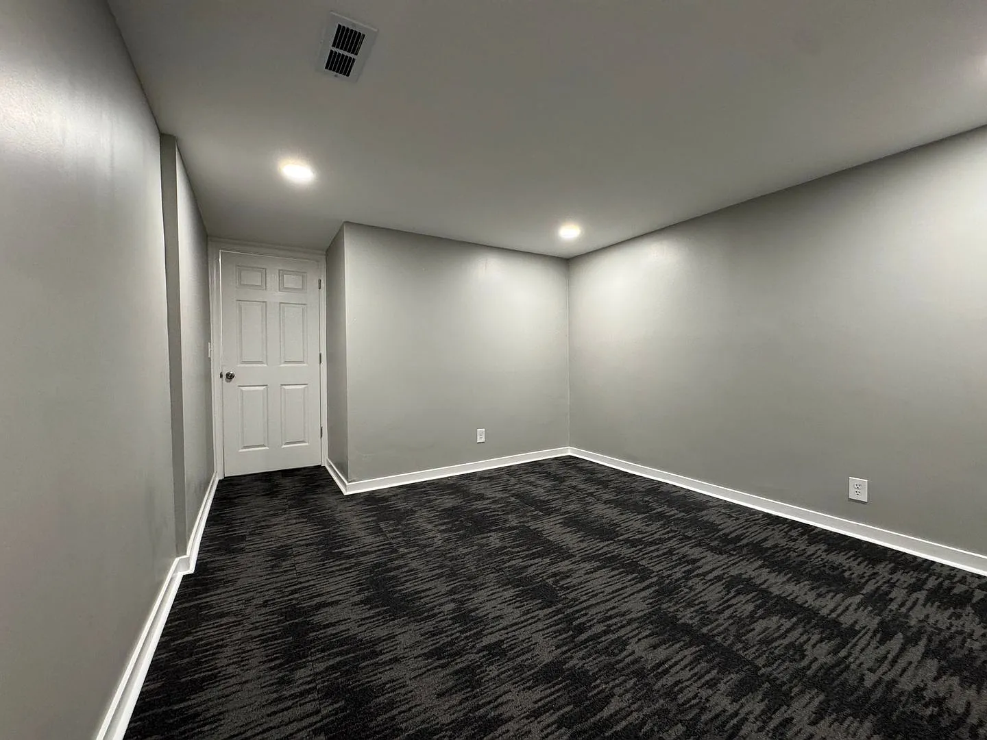 Beautiful 5 Bedroom 2 Bathroom Home + Den in Brooklyn Park! — Photo 4