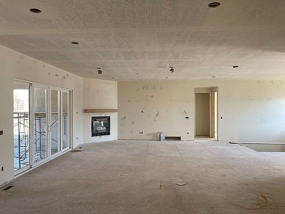5th image of 1689 S Amanda Ln