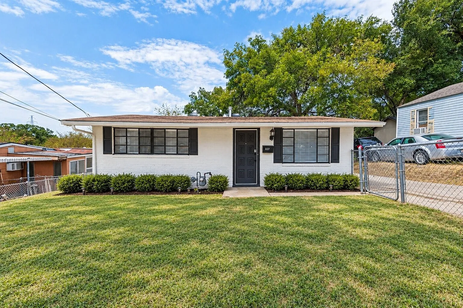 3 bed, 1.0 bath, 1170 sqft, $2,100 — Photo 1