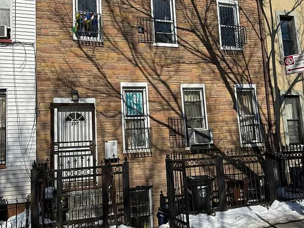 207 Sumpter St, Brooklyn, NY 11233