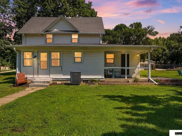 104 W 5th St, Hickman, NE 68372