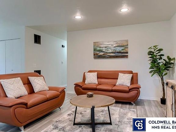 2nd image of 620-622 Lamont Dr