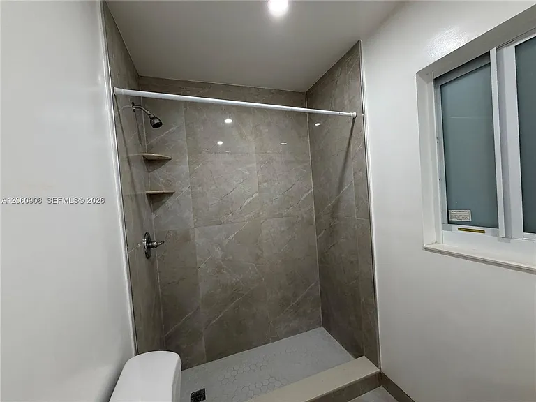 732 SW 6th St #732 — Photo 11