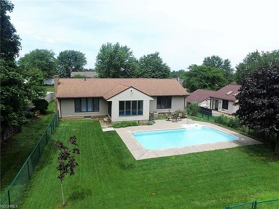3rd image of 4204 Rolling Hills Dr