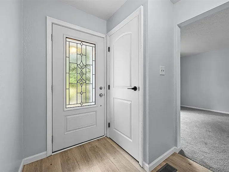 402 Hunting Creek Rd — Photo 1