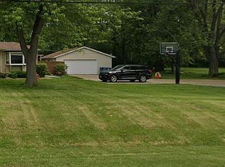 412 Valley View Dr, Silvis, IL 61282