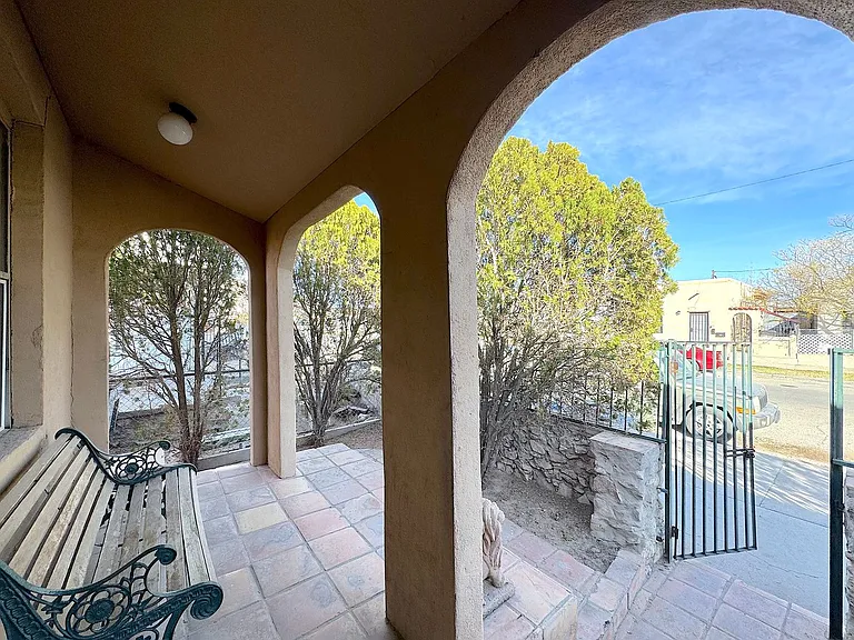317 S Park St — Photo 3