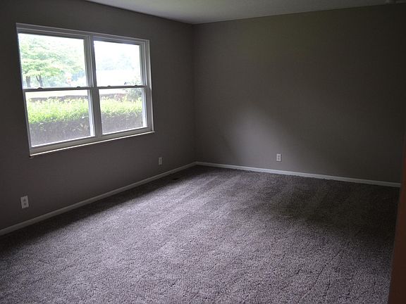 4th image of 1305 Knollwood Cir