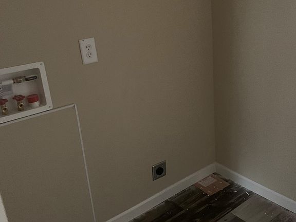 3rd image of 350 Malibu Dr