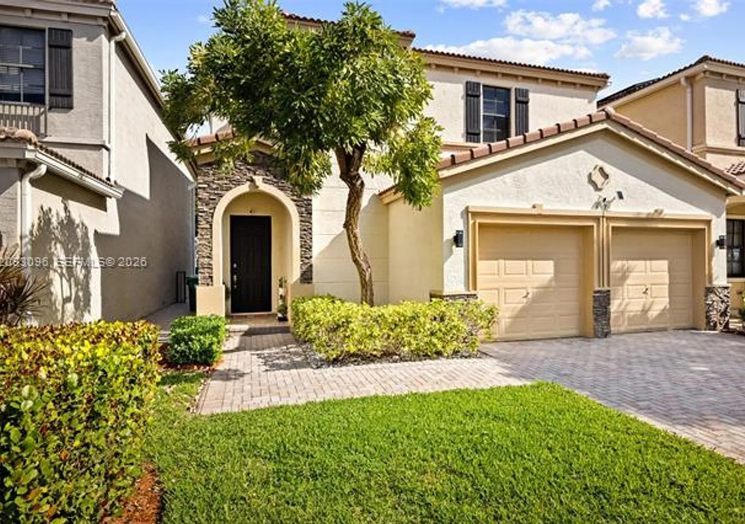 697 NE 193rd Ter # 697, Miami, FL 33179 — Photo 2