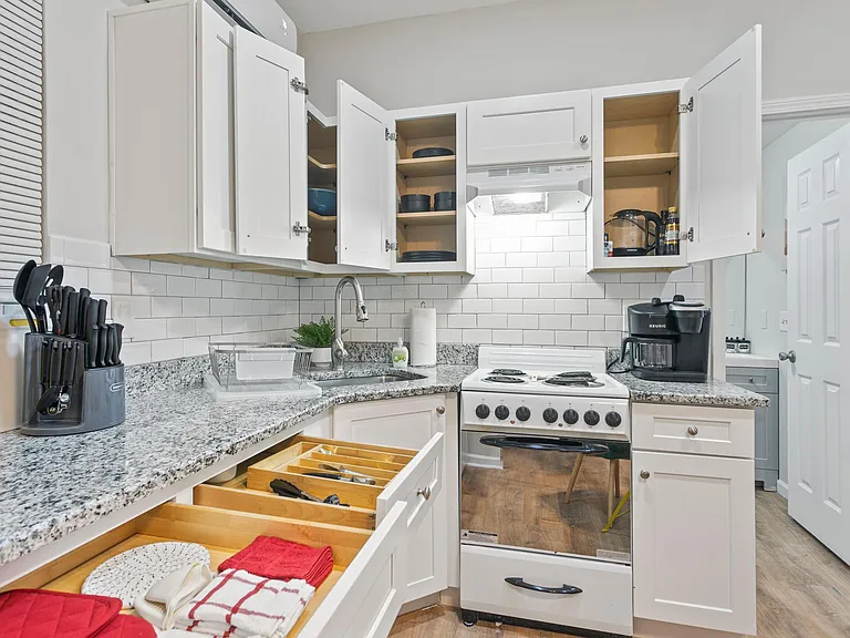 987 Dimmock St SW #3 — Photo 5