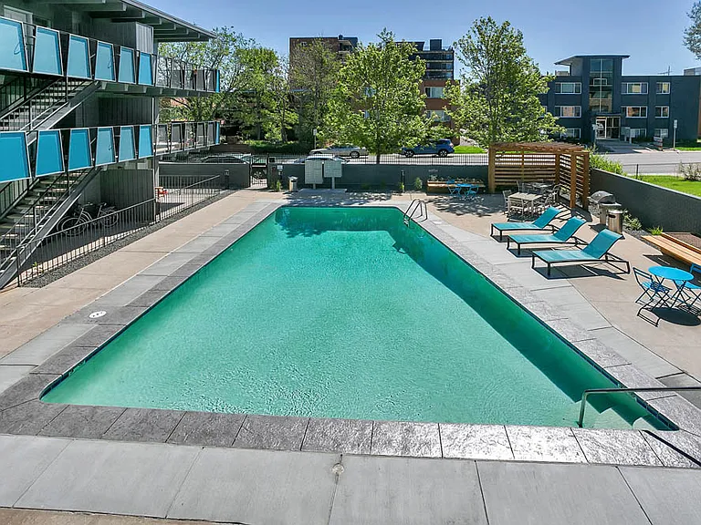 833 Dexter — Photo 11