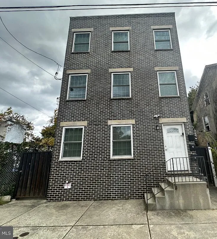2040-42 East. Haines St — Photo 1