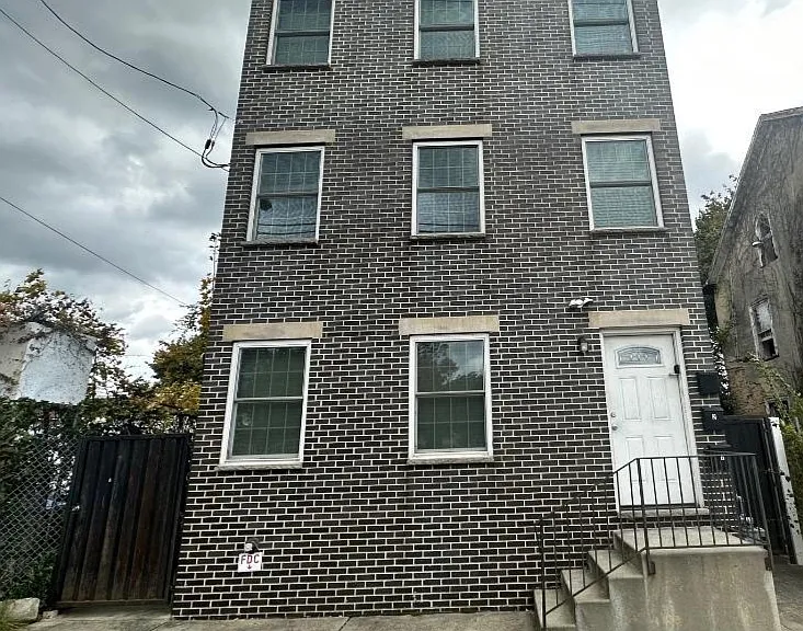 2040-2042 E Haines St #3 — Photo 1