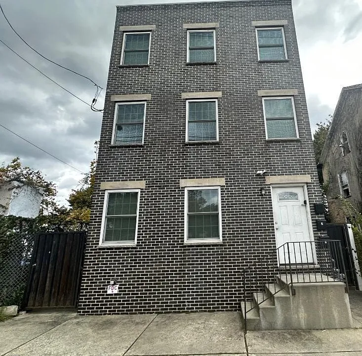 2040-2042 E Haines St #3