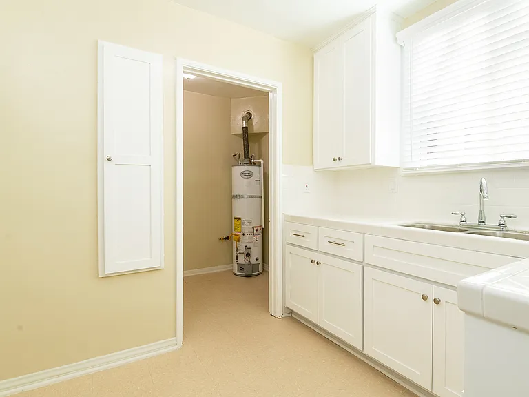 323 N 1st St #323 — Photo 8